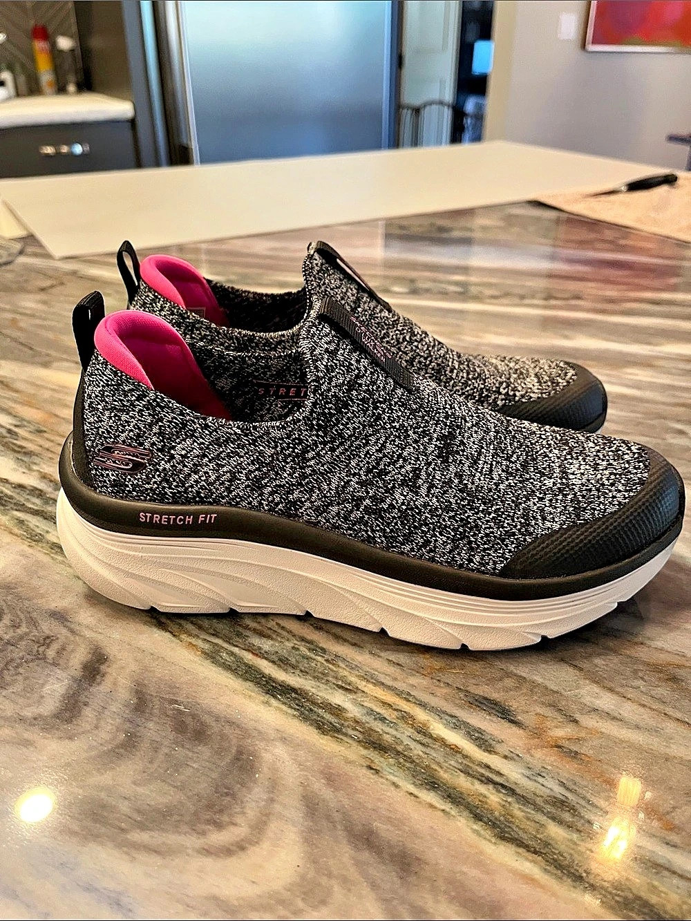 Skechers D'Lites Fit Walker Women's Sneakers Black & White US 7 Like New